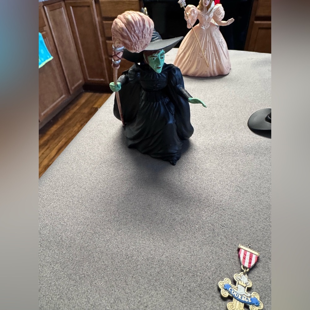 Wizard of Oz Ornaments - Picture 3 of 13